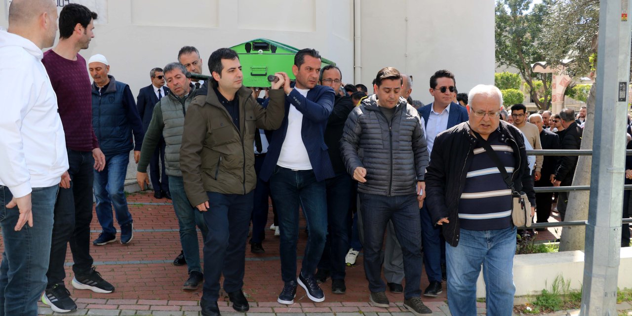 Tribünde Rahatsızlanıp Hayatını Kaybeden Galatasaray Taraftarı Toprağa Verildi