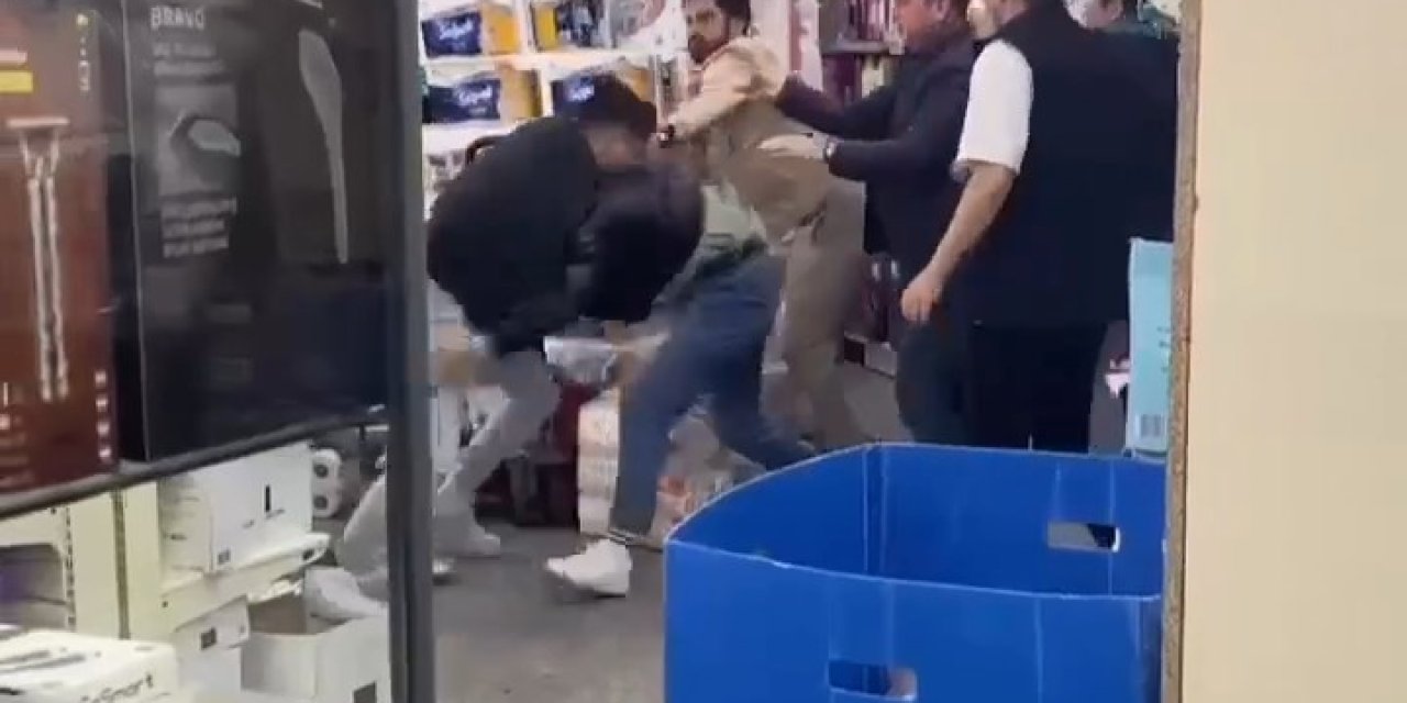 İstanbul - Başakşehir'de Zincir Markette Kavga Kamerada