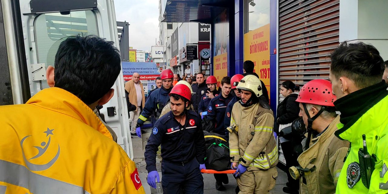 İstanbul-üniversite Öğrencisi Ailesine Not Bırakıp Metro Raylarına Atladı