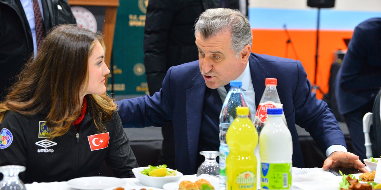 Bakan Bak: Yaklaşık 100 Sporcuyla Paris Olimpiyatları'nda Olacağız