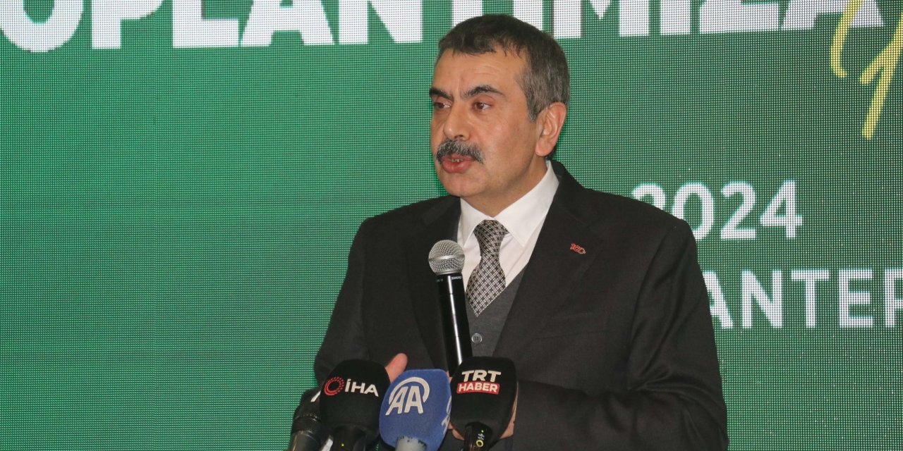 Bakan Tekin: Okul Bahçelerini Cıvıl Cıvıl Hale Getirdiğimiz Zaman Dijital Bağımlılıkla Mücadele Etmiş Olacağız (3)