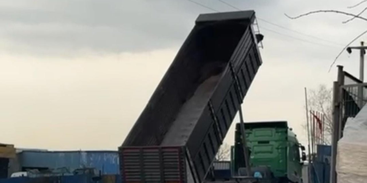 Tır'ın Damperi Yüksek Gerilim Hattına Temas Edince Sürücü Akıma Kapıldı