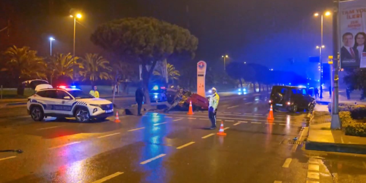 İstanbul- Maltepe'de, Demokrat Parti İl Başkanın Da İçinde Bulunduğu Cip Kazaya Karıştı