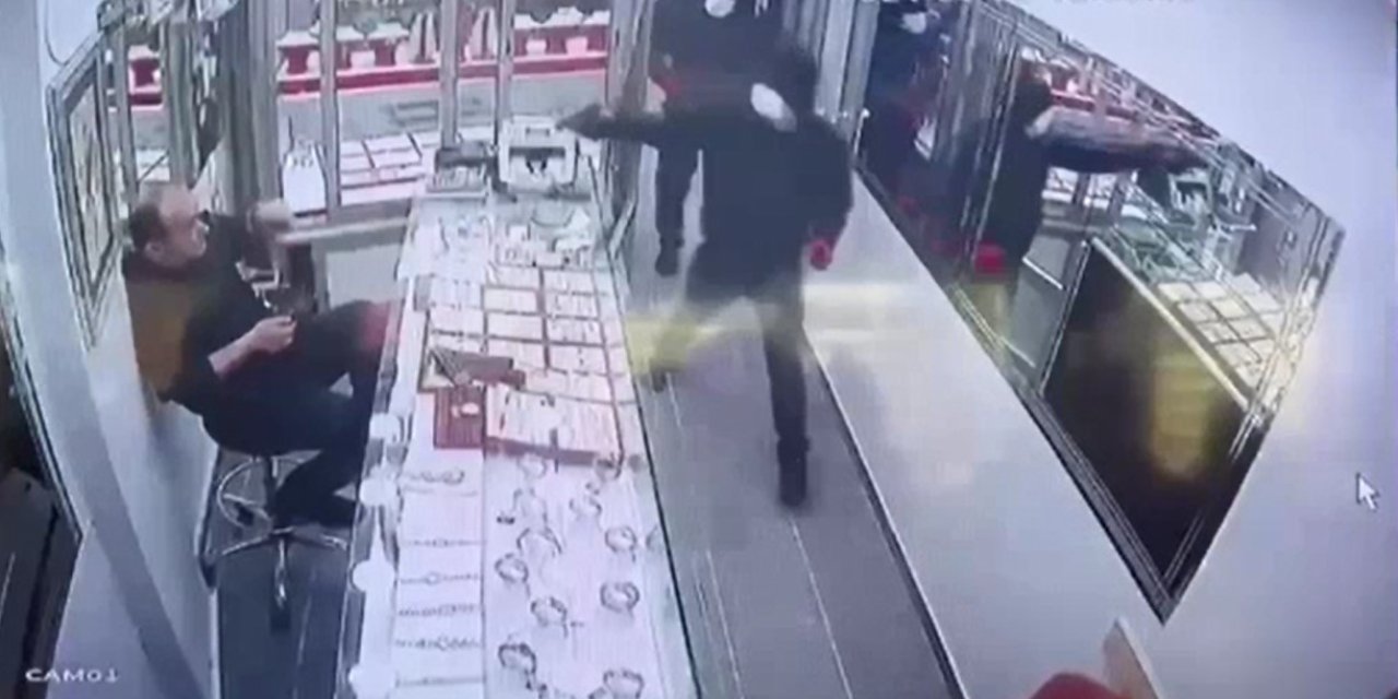 İstanbul - Küçükçekmece'de Kuyumcuyu Silah Tehdidiyle Gasp Eden Şüpheliler Yakalandı