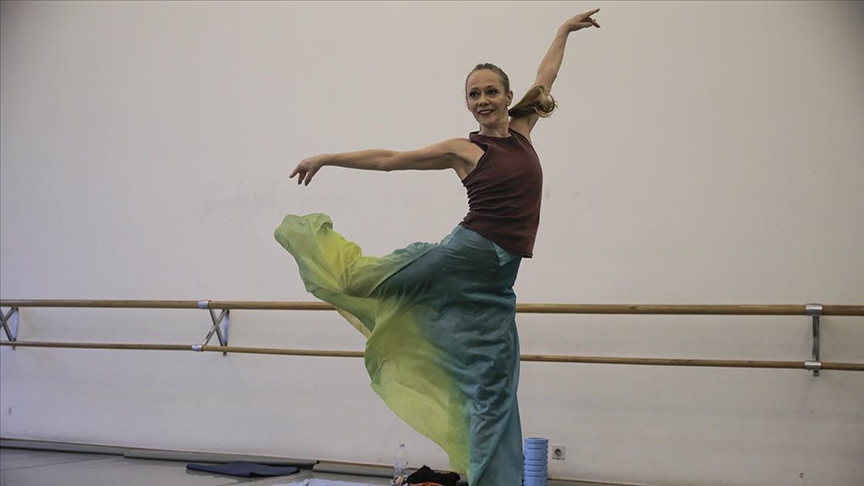 Balerin Strbo Bosna Hersek'teki savaşta hayata sanatıyla tutundu