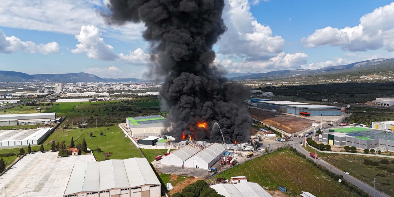 Kemalpaşa'da Soğuk Hava Deposunda Yangın