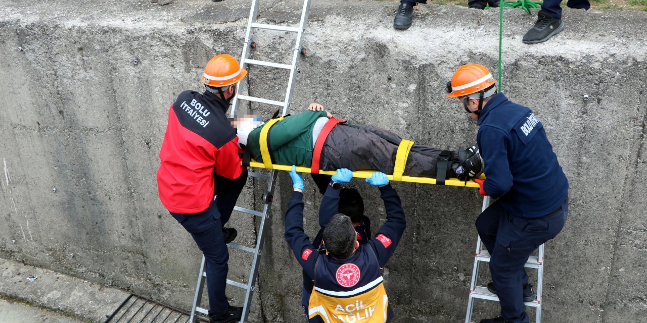 Demir Korkuluklar Koptu, 2 Öğrenci Sulama Kanalına Düştü