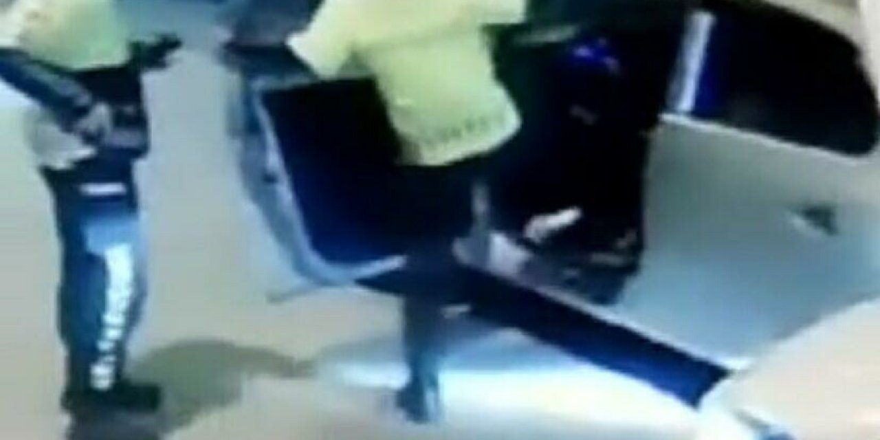 Ehliyetsiz Sürücüyü Tekmeleyen Polise Soruşturma