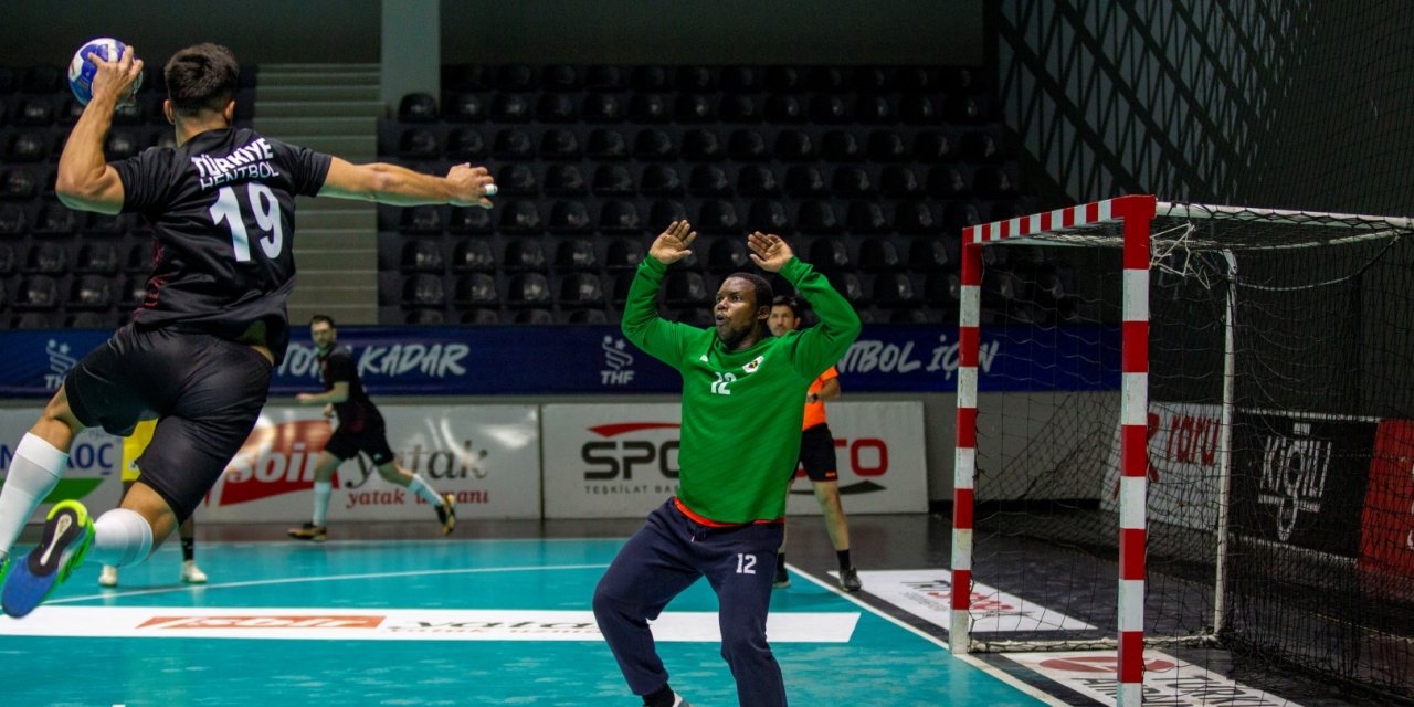 A Milli Erkek Hentbol Takımı, Özel Maçta Angola'yı 43-22 Yendi