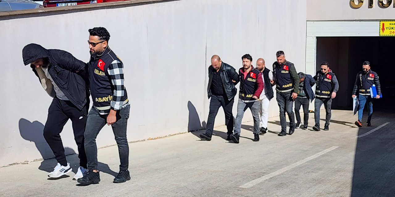 Fuhşa Zorlamaktan Gözaltına Alındı, 'Esnafız, Çikolata Satıyoruz' Dedi