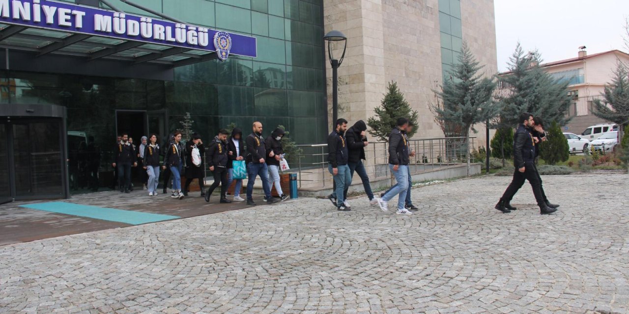 Elazığ Merkezli 3 İlde Yasa Dışı Bahis Operasyonunda 8 Tutuklama