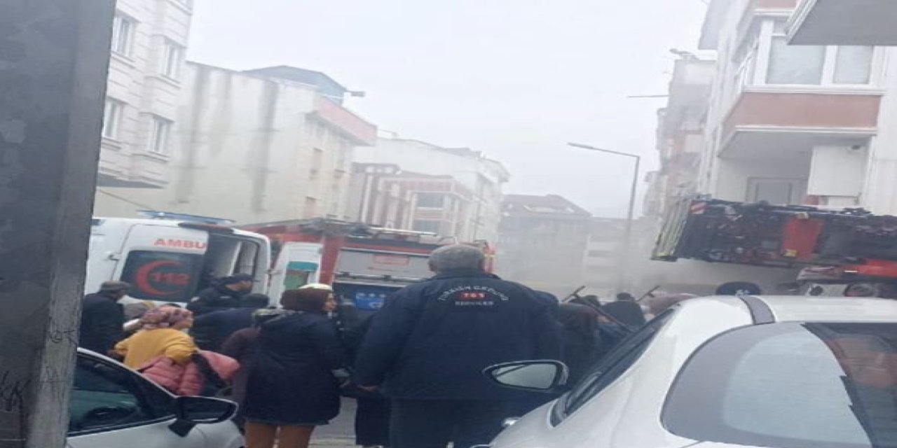 İstanbul- Yangın Çıkan Dairede Mahsur Kalan Çocuklar Kurtarıldı