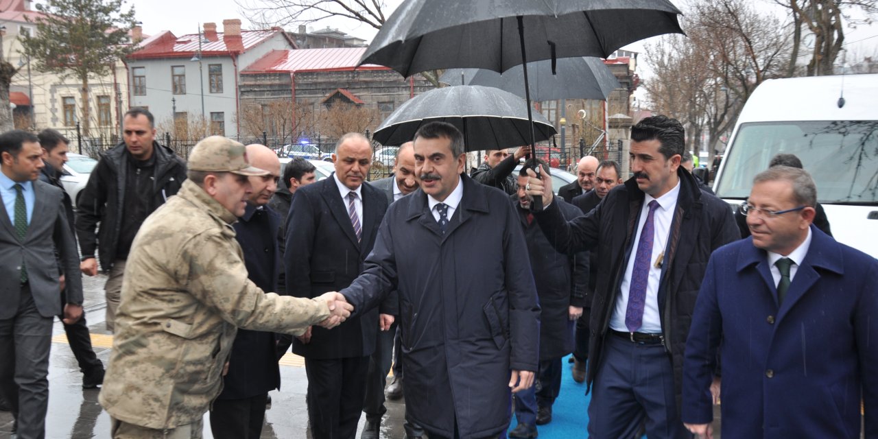 Bakan Tekin: Eğitime Destek Olacak Başkan Seçerseniz Çocuğunuzun Geleceğinizi Kurtarmış Olursunuz