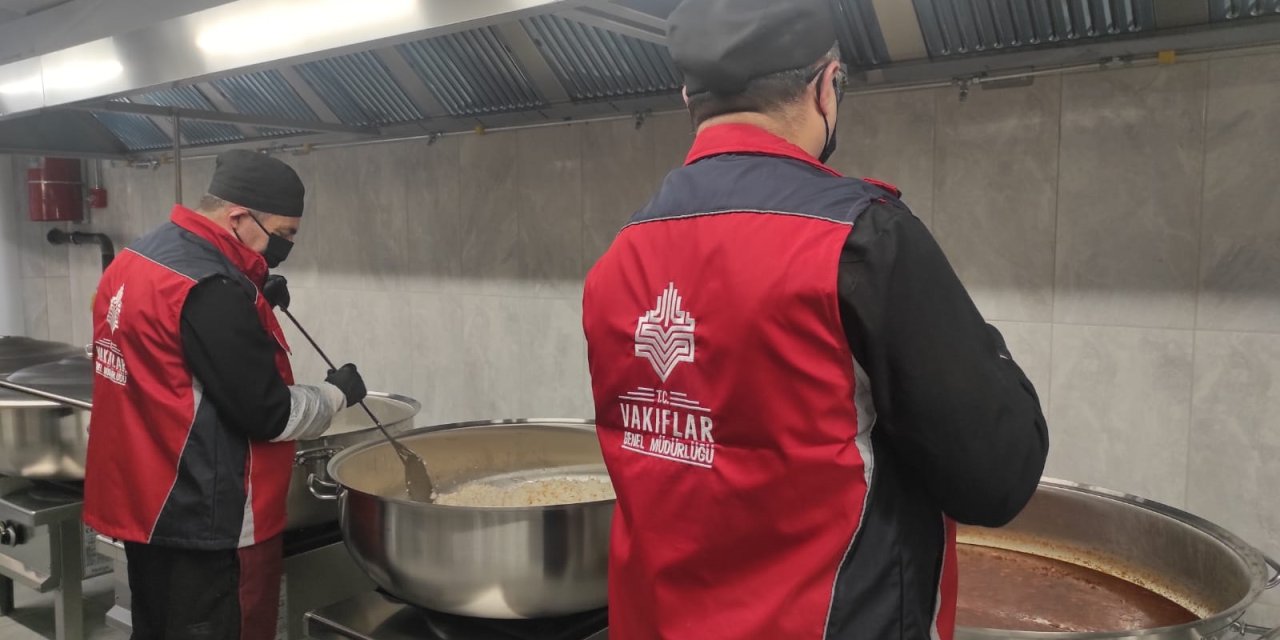 Hacı Bayram-ı Veli İmareti'nde Günlük 2 Bin Kişiye Sıcak Yemek Çıkıyor