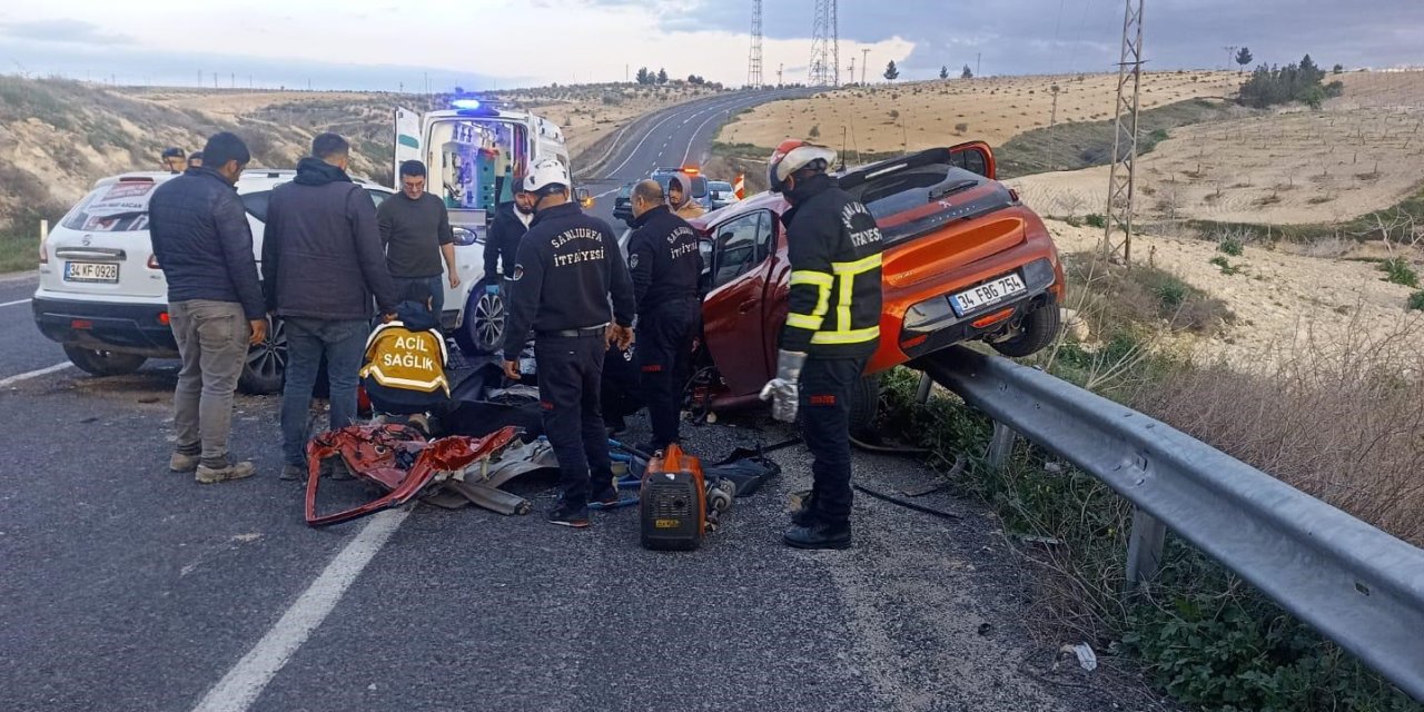 Şanlıurfa'da 2 Otomobil Çarpıştı: 1 Ölü, 2 Yaralı