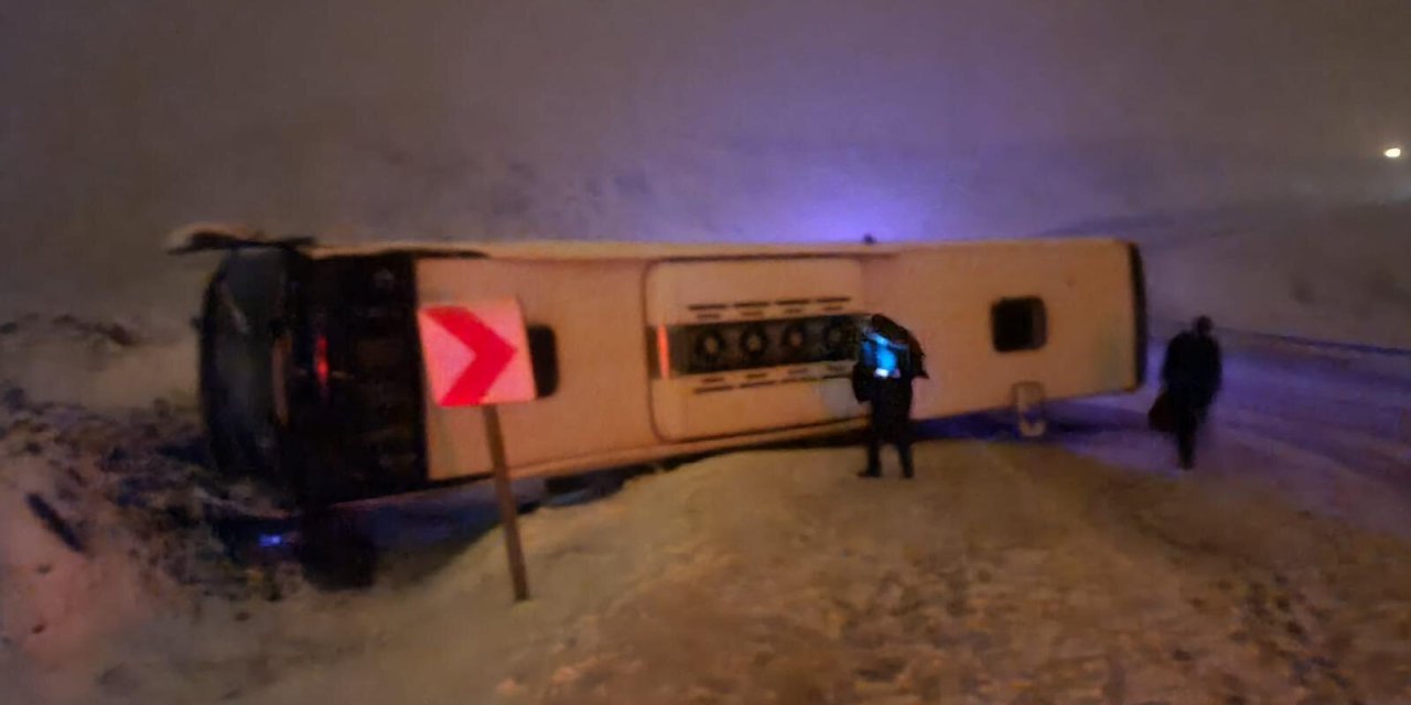 Bingöl’de Yolcu Otobüsü Devrildi: 16 Yaralı (2)
