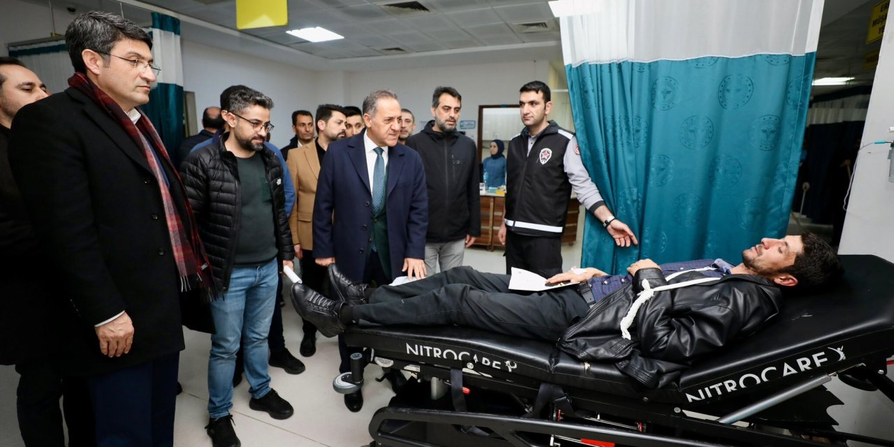 Bingöl'de Yolcu Otobüsü Devrildi: 21 Yaralı (3)