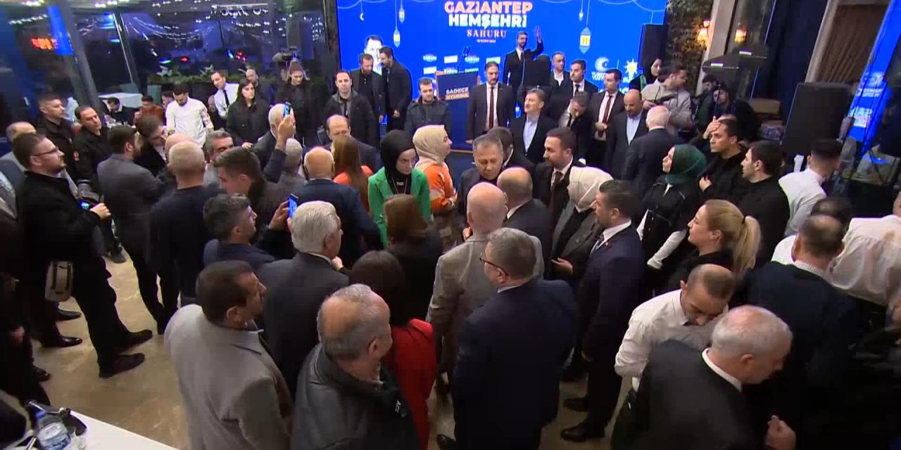 İstanbul-  İçişleri Bakanı Yerlikaya Ve Murat Kurum, Gaziantepliler İle Sahurda Buluştu