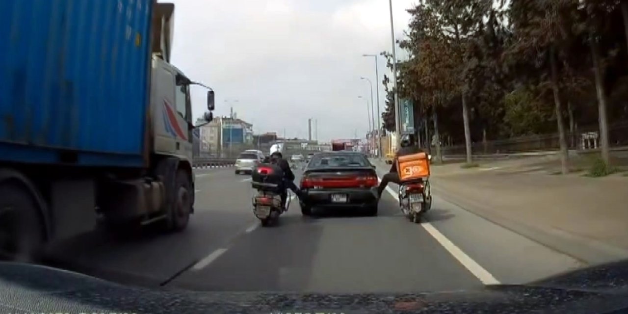 İstanbul- Avcılar'da Yakıtı Biten Sürücünün İmdadına Motosikletliler Yetişti