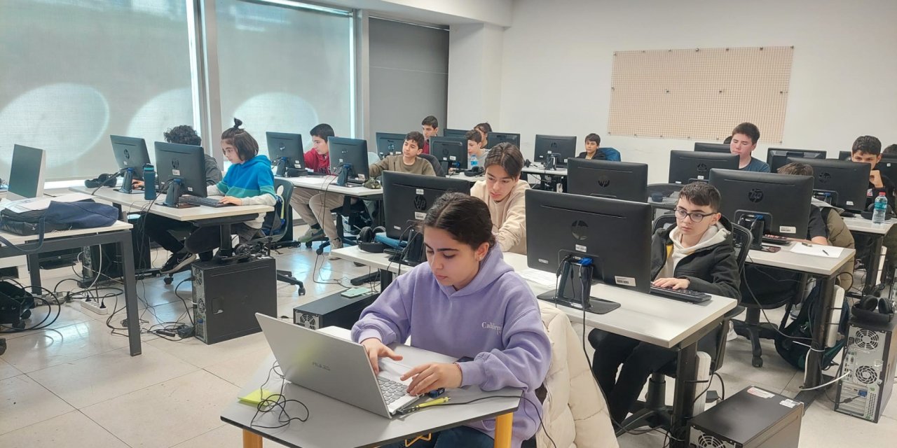 İstanbul Bilim Olimpiyatları Yarışması'nın İkinci Aşaması Demirören Medya Ve Teknoloji Mtal'de Yapıldı