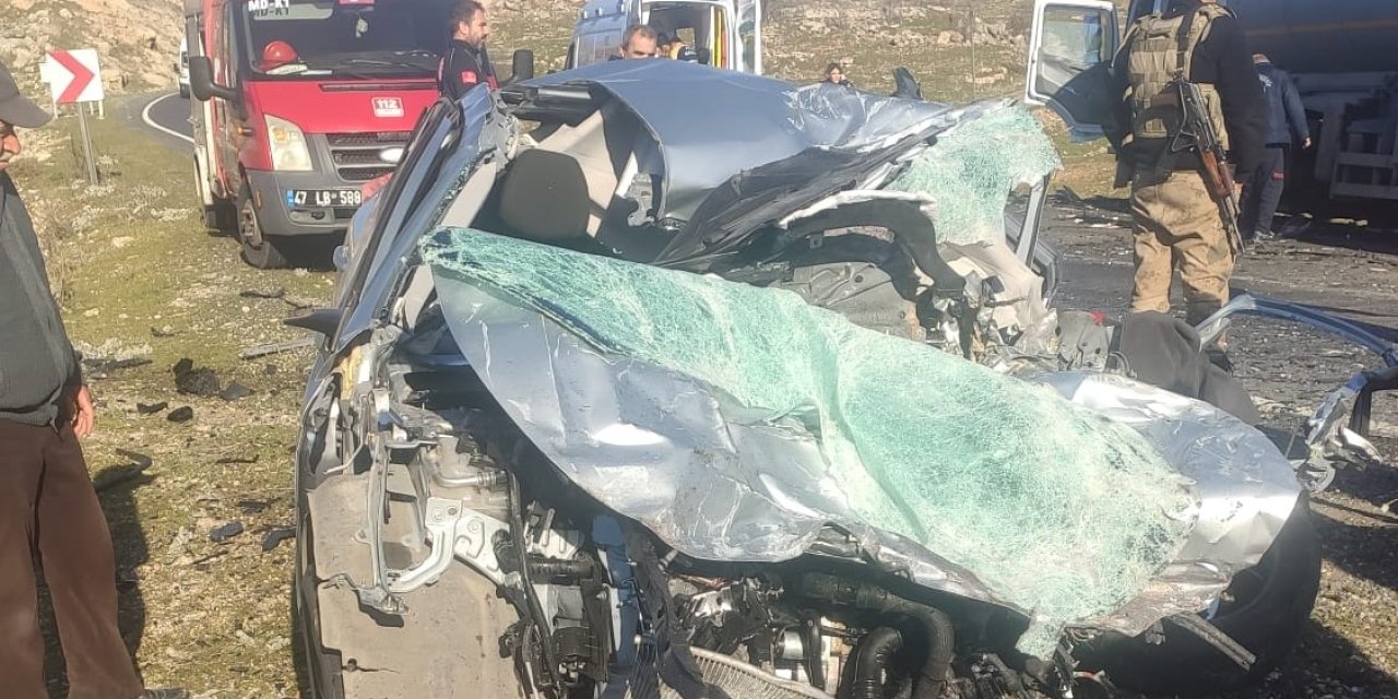 Tır İle Otomobil Çarpıştı: 1 Ölü, 1 Yaralı