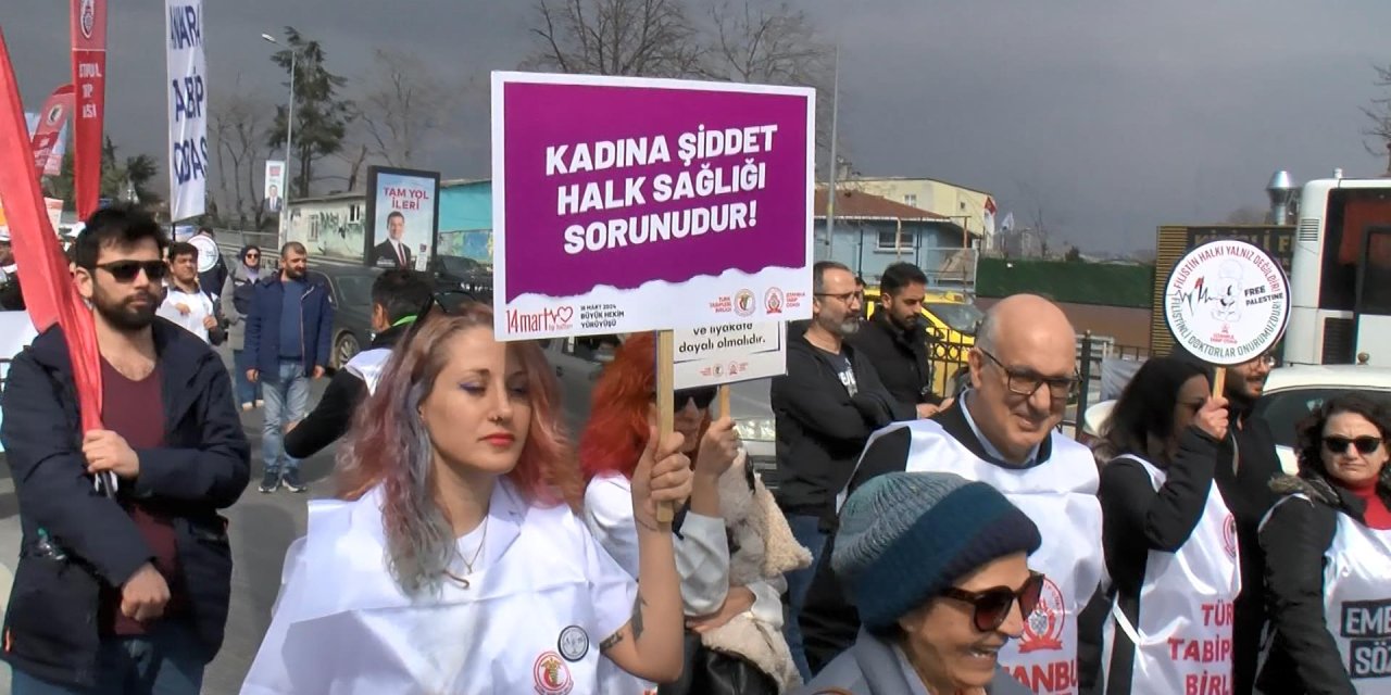 İstanbul- İstanbul'da Bir Grup Sağlık Çalışanı, 'Büyük Hekim Yürüyüşü' Düzenledi