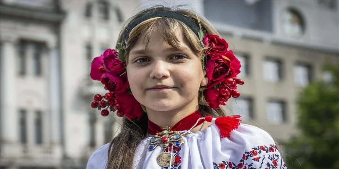 Ukrayna'da savaşın gölgesinde "Vışıvanka Günü" kutlandı