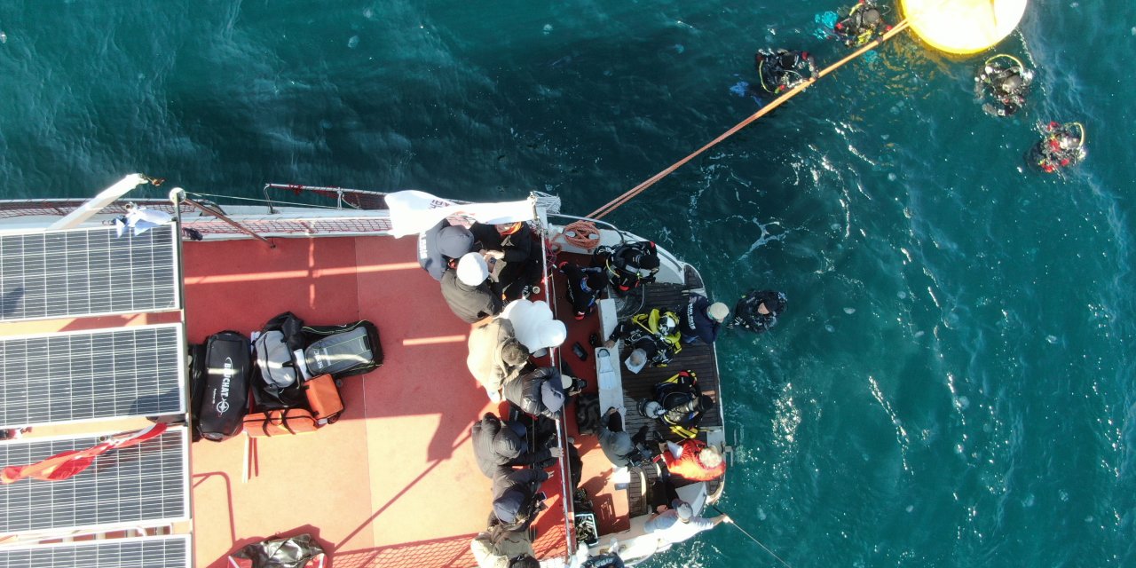 Piri Reis Üniversitesi Öğrencileri, Çanakkale Şehitlerine Saygı Dalışı Gerçekleştirdi