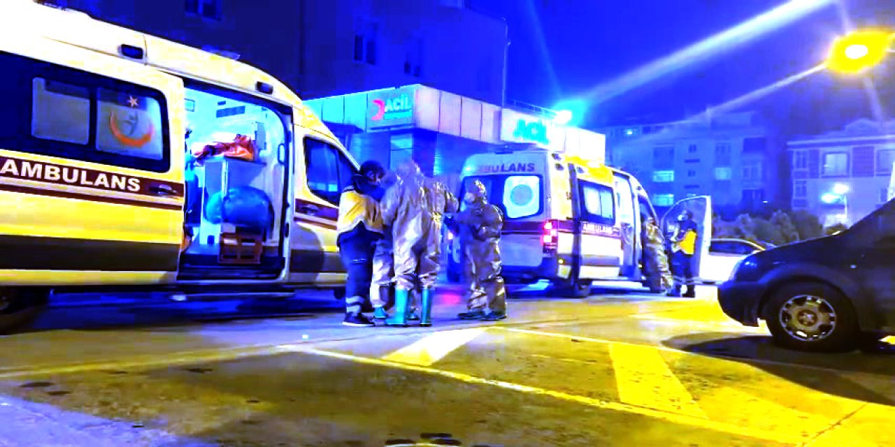 İstanbul - Sancaktepe'de Park Halindeki Kamyonet Yokuştan Kaydı, Motosikletli Ölümden Döndü