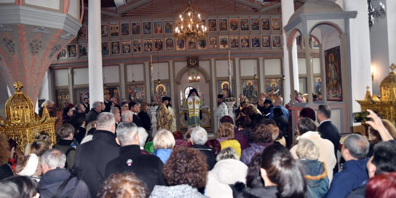 Edirne'de Sveti Georgi Kilisesi Papazı Çıkırık, Ölüm Yıl Dönümünde Ayinle Anıldı