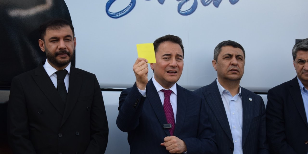 Babacan: Mehmet Şimşek, Sevdiğimiz Bir Kardeşimiz Ama Havanda Su Dövmek Zorunda Kalıyor