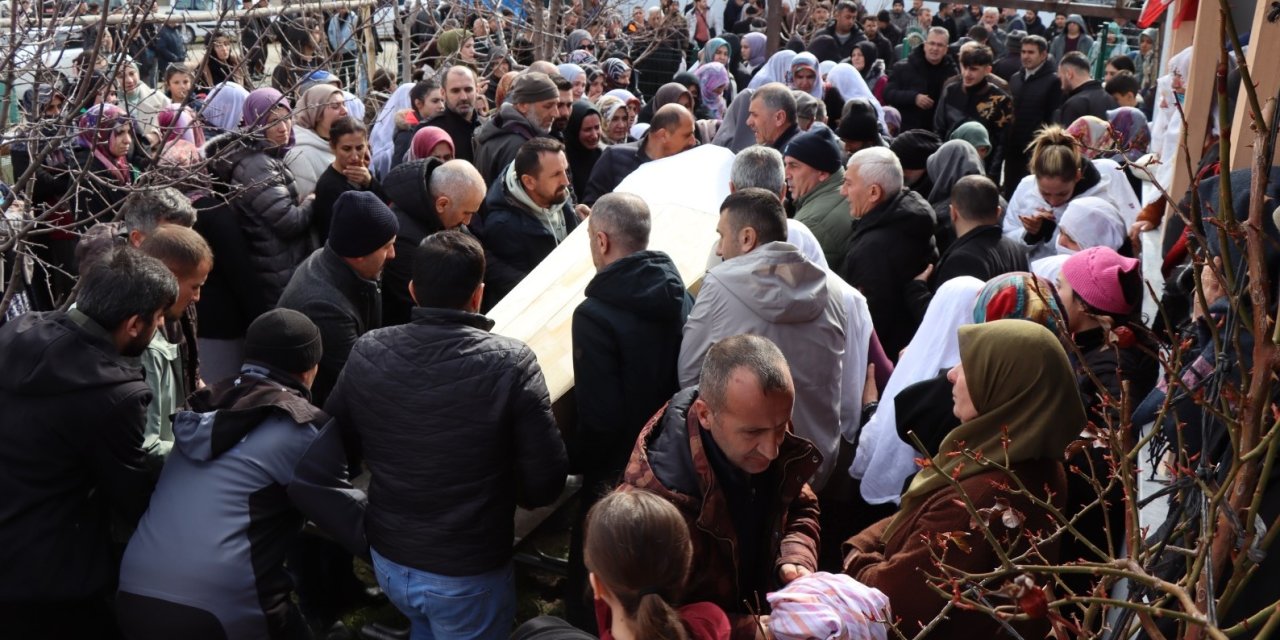 İşe Giderken Silahlı Saldırıda Öldürülen Gülhan Toprağa Verildi