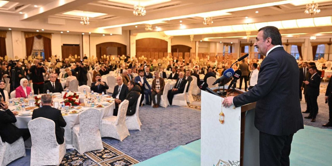 Cevdet Yılmaz: Depremden Etkilenen Her Sokak İçin Çalışmalar Devam Ediyor (2)