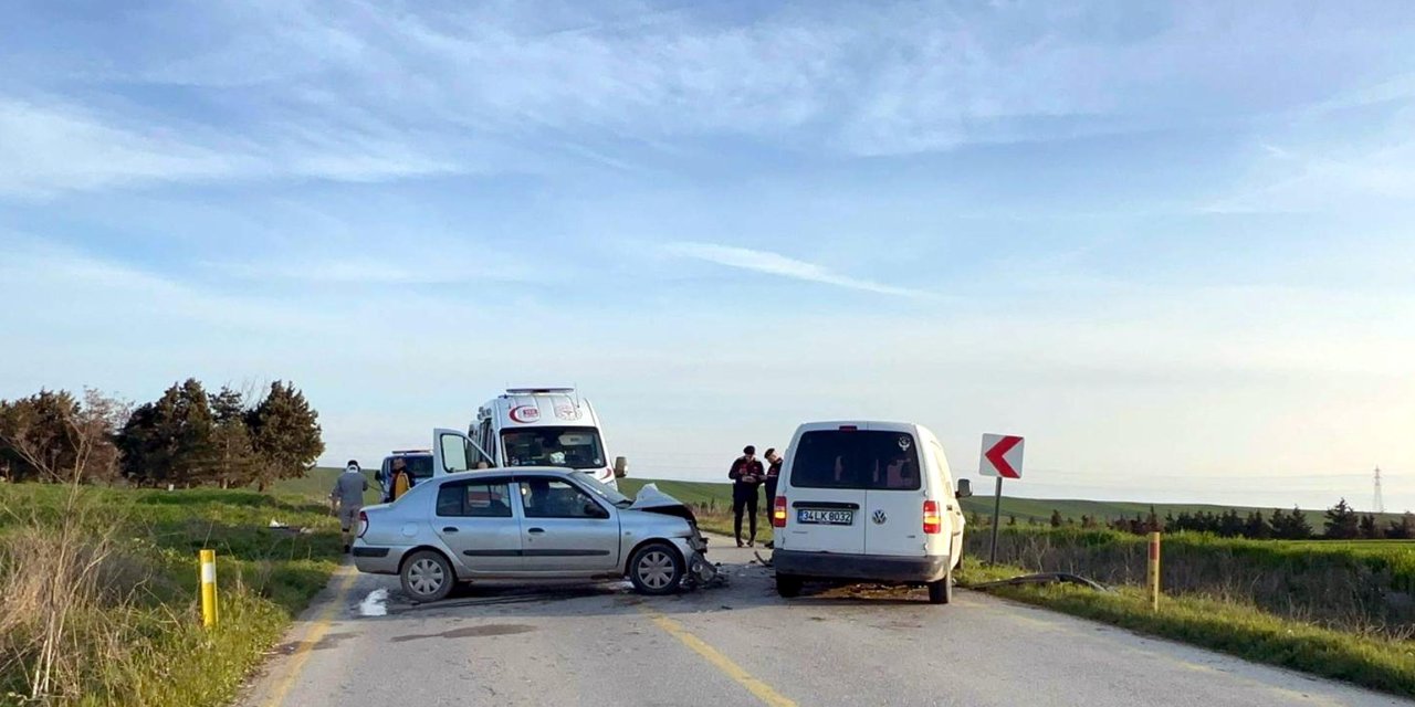 Tekirdağ’da Otomobil İle Hafif Ticari Araç Çarpıştı: 7 Yaralı