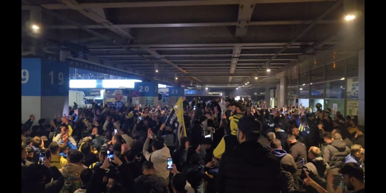 Fenerbahçe Taraftarları Havalimanına Akın Etti