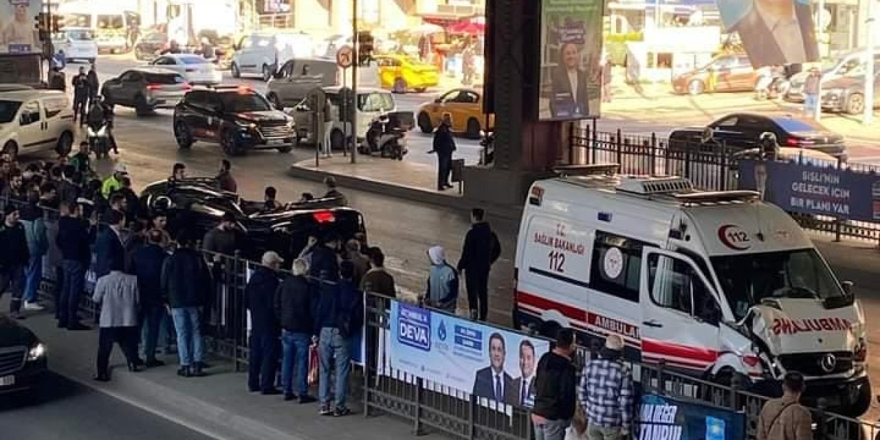 Şişli'de Ambulansla Minibüs Çarpıştı: 3 Yaralı