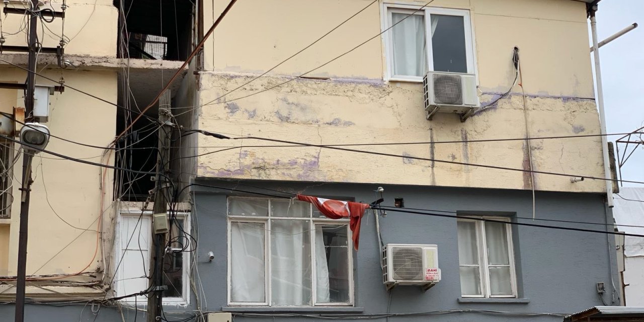 Kaldığı Apartta Tabancayla Göğsünden Vurularak Öldürüldü