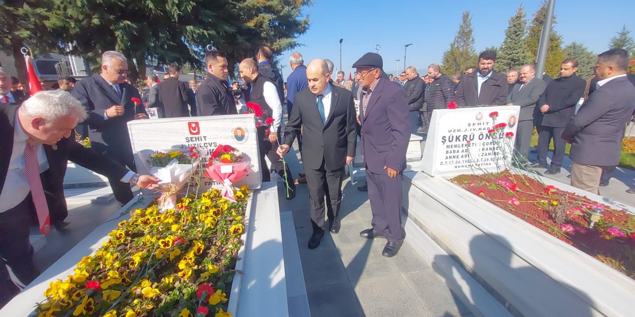 Mirayşah'ın Şehit Babasının Mezarına Bıraktığı Not Duygulandırdı