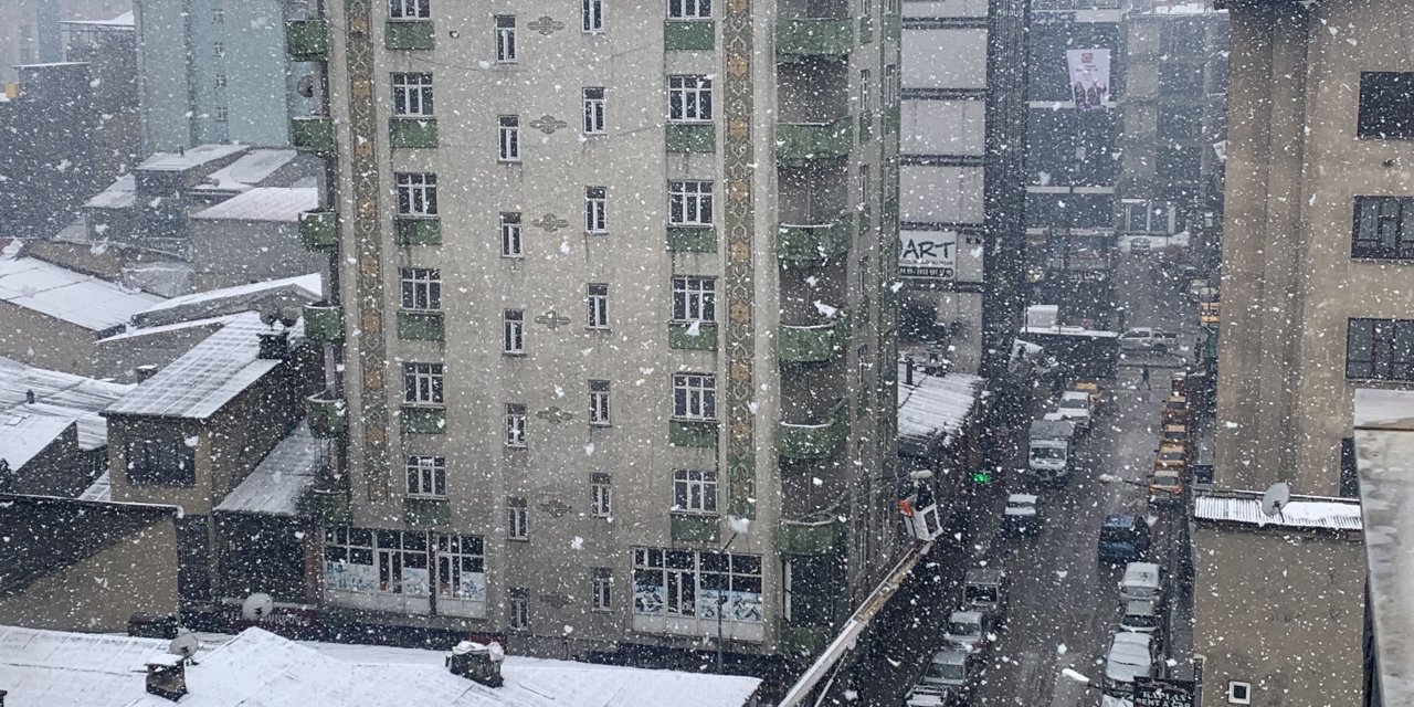 Yüksekova'da Kar Yağışı