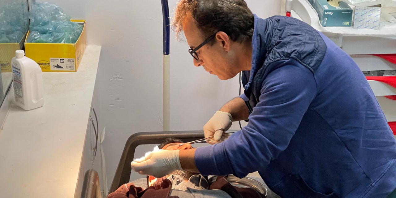 Mardin’de Ak Parti Adayının Seçim Minibüsüne Taşlı Saldırı