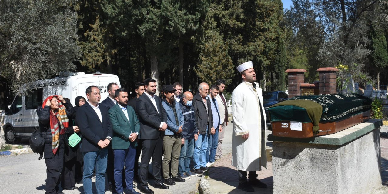Kamboçya'da Çekiçli Saldırıda Öldürüldü, İzmir'de Toprağa Verildi