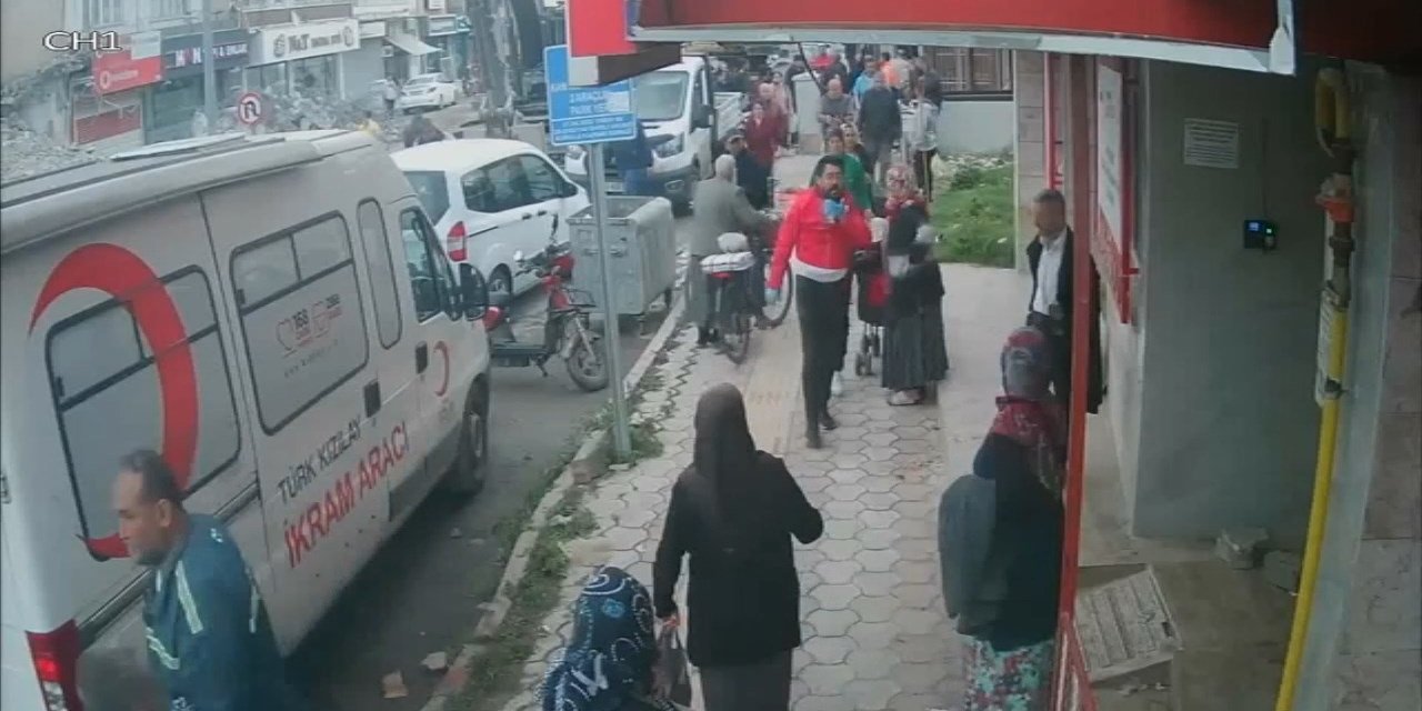 İskenderun'da Yemek Dağıtan Türk Kızılay Personeline Saldırı