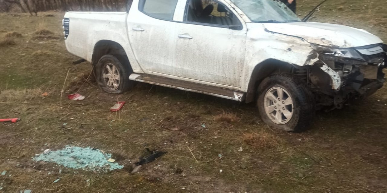 Siirt'te Enerji Şirketine Ait Kamyonet Devrildi: 3 Yaralı