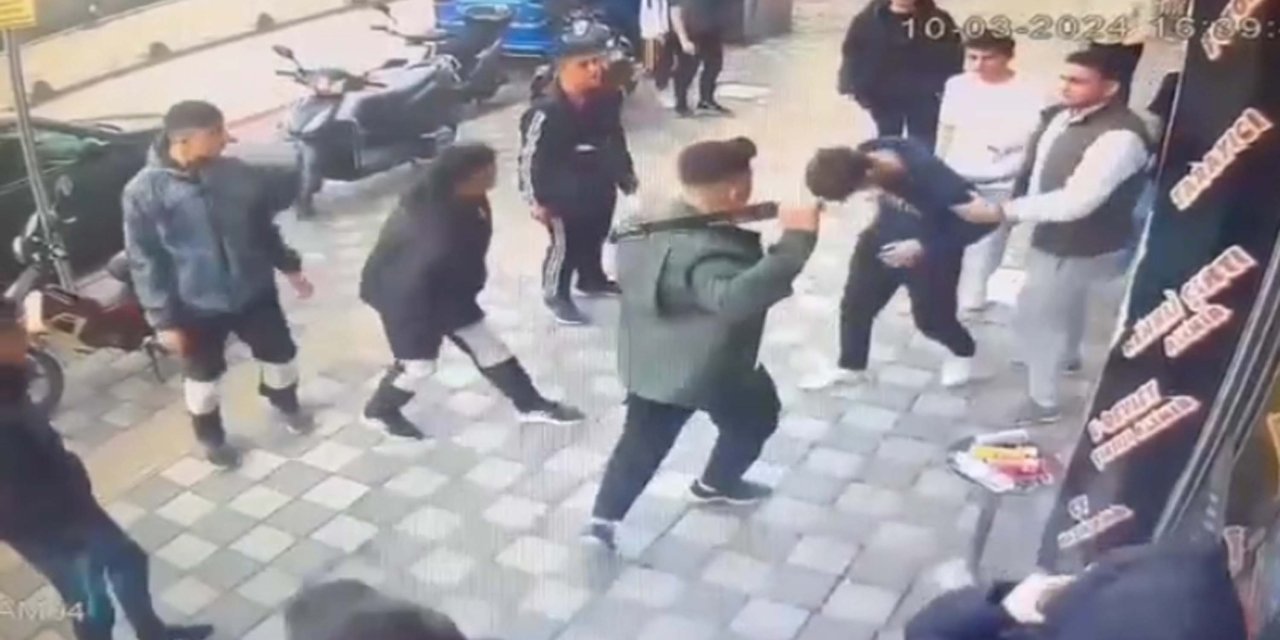 Manisa'da Palalı Ve Satırlı Kavganın Kamera Görüntüsü Ortaya Çıktı