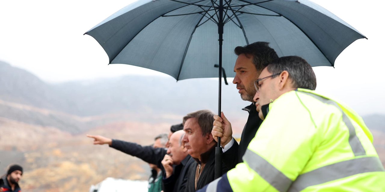 Bakan Bayraktar; Facianın Yaşandığı Altın Madeninde İncelemelerde Bulundu, Toprak Altındaki İşçilerin Aileleriyle İftar Yaptı