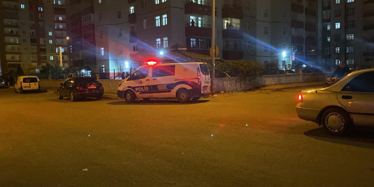 Kurusıkı Tabancayla Oynayan 2 Çocuk, Silahın Ateş Almasıyla Yaralandı