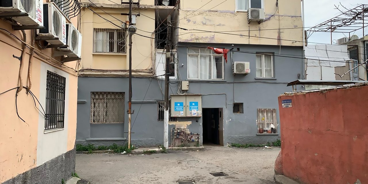 'Arkadaşımız Öldürülmüş' Diye Polisi Aradılar, Cinayet Silahı Otomobillerinde Çıktı