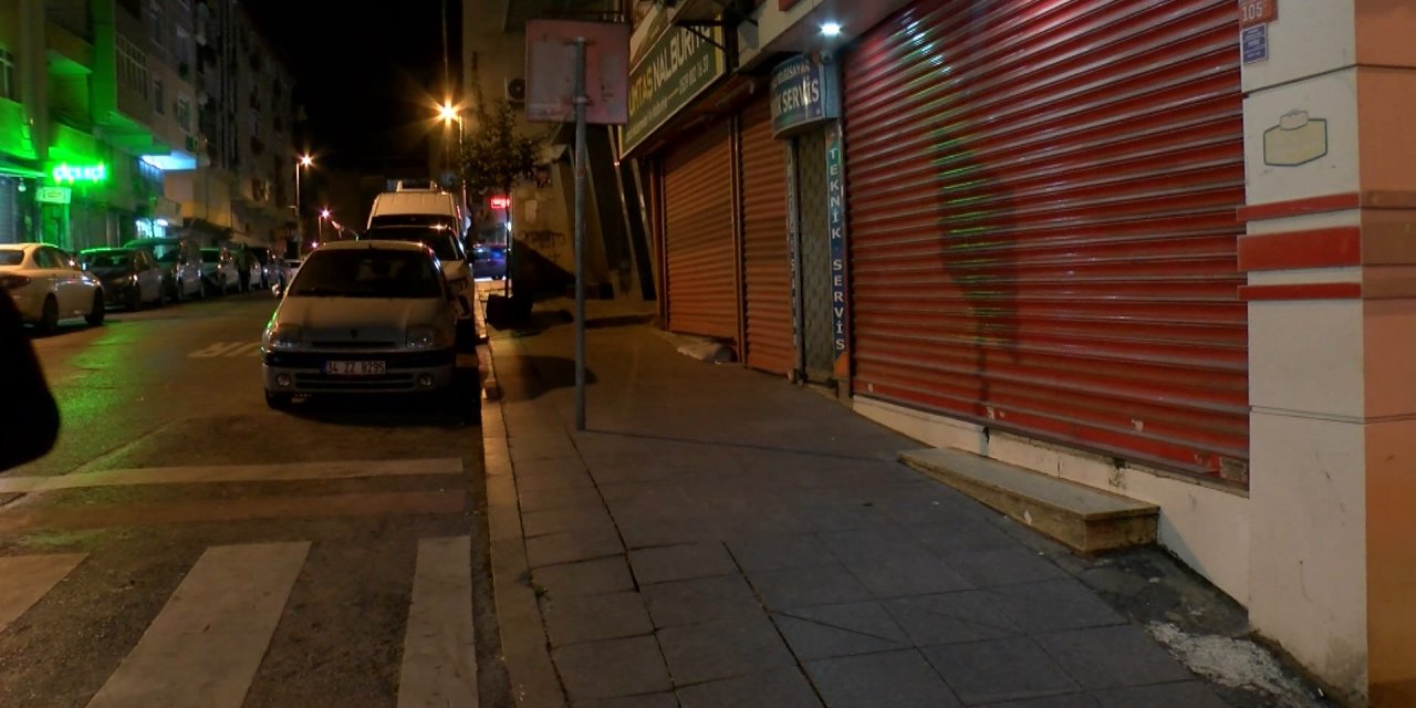 İstanbul- Zeytinburnu'nda Yerde Buldukları Kredi Kartıyla 2 Bin Liralık Alışveriş Yaptılar