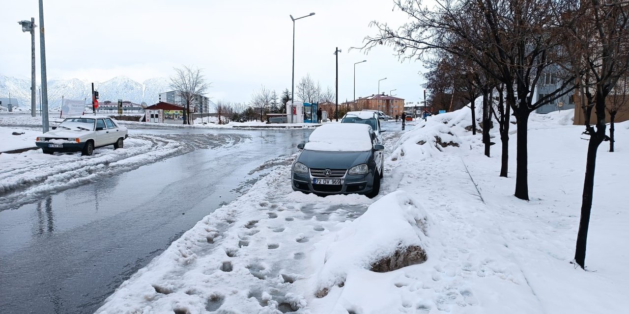 3 Aydır Kapalı Tutulan Van-bahçesaray Kara Yoluna Çığ Düştü (2)