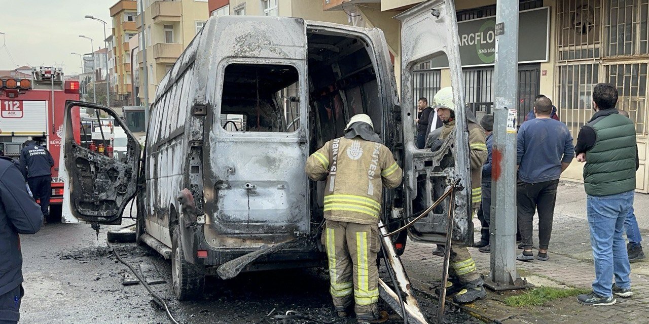 İstanbul - Ataşehir’de Panelvan Alev Alev Yandı